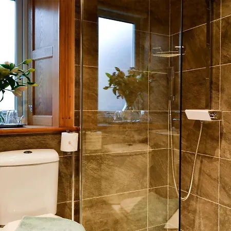 The Coach House برامبتون