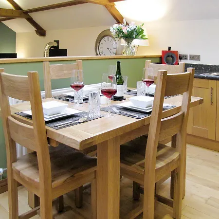 The Coach House * برامبتون